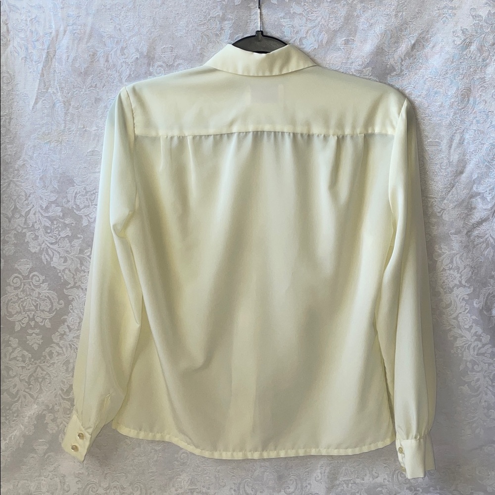 Vintage 1970’s Pendleton Women's Light Yellow Button Down Shirt. - Picture 2 of 5
